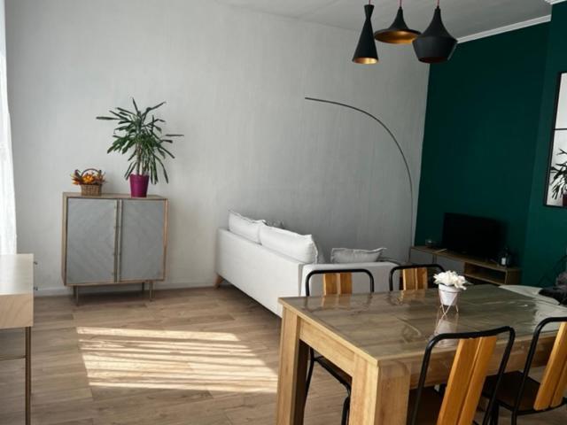2: Joli Face A La Gare Apartment